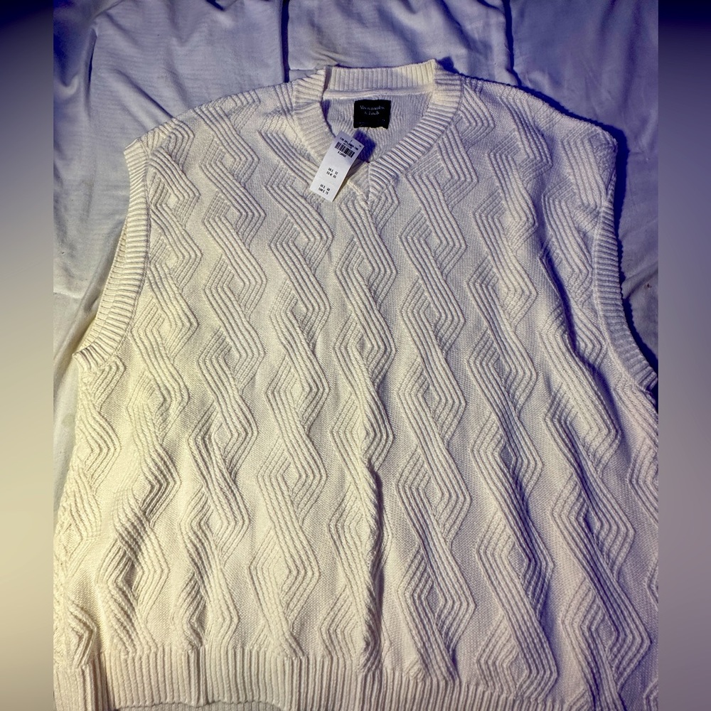 textured V-Neck vest.